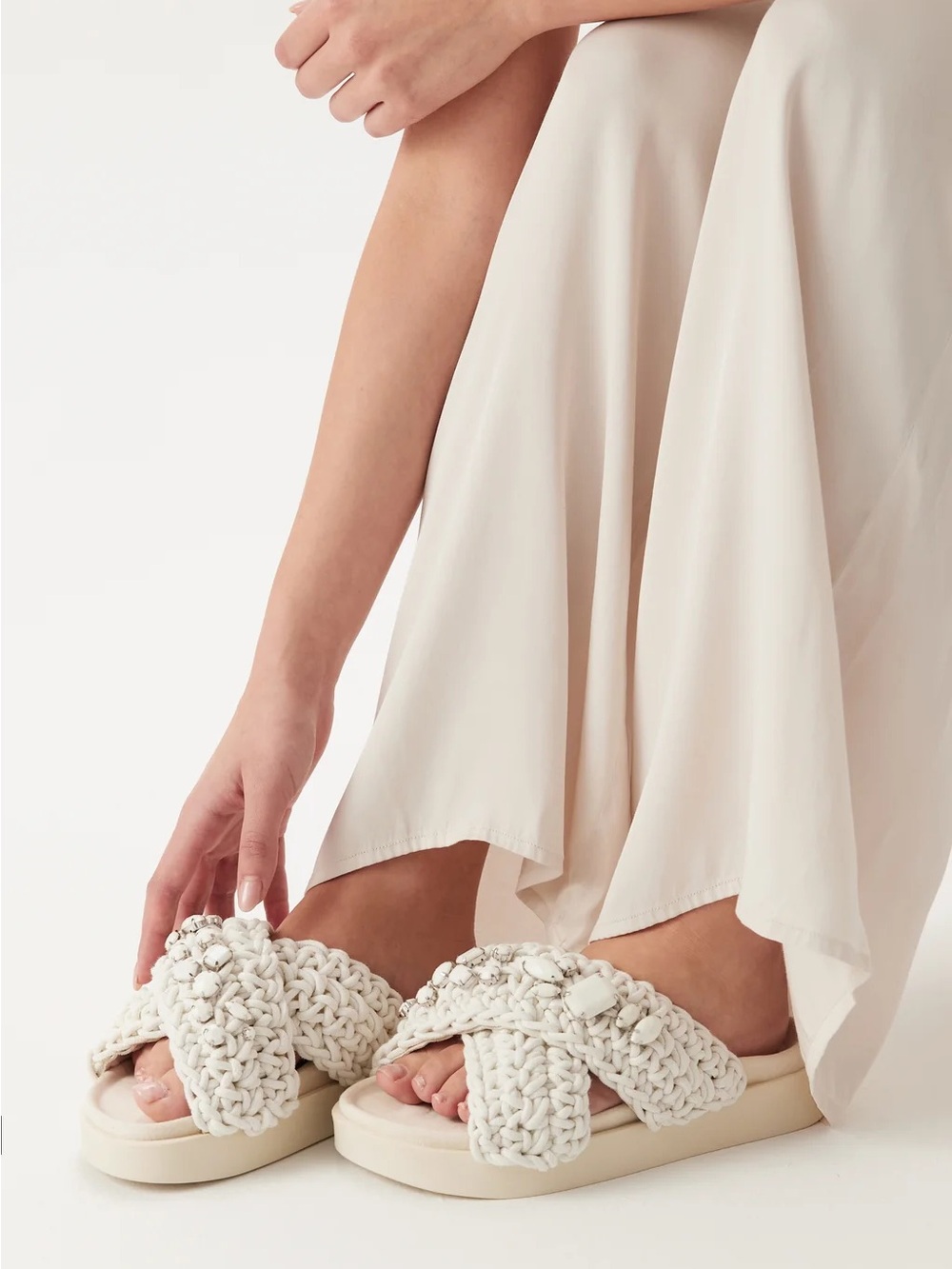INUIKII Woven Stones Sandals new without tags